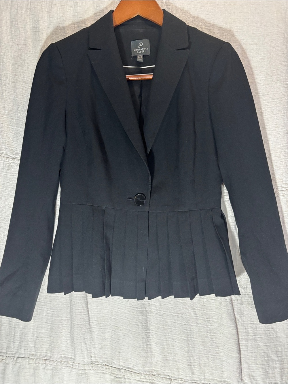 Adrianna Papell Black Pleated-Hem Single-Button Blazer